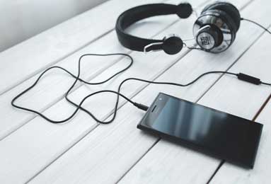 意甲媒体透露：米兰和霍伊伦德的交易有突破，近日将再次商谈，球员对转会已持开放态度